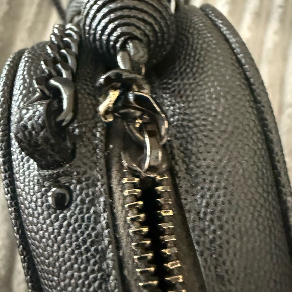 Saint Laurent Paris YSL Monogram Chevron
Mini Lou Bag in peppeled black leather - Picture 14 of 15